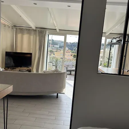 Floor Loft Sea & Mountain View דירה